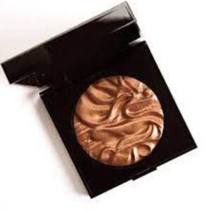 Laura Mercier Illuminator Highlighting Powder